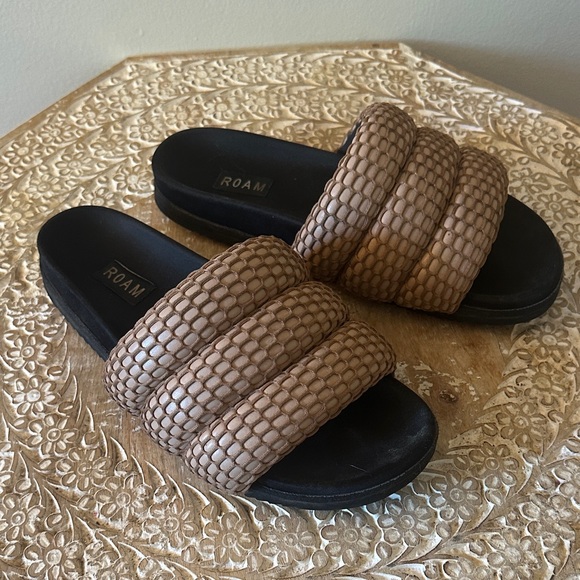 ROAM Mesh Puffy Sandals Vegan Leather - Picture 1 of 3